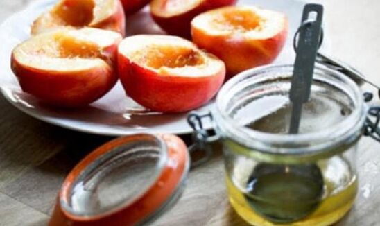 Topeng sareng jus aloe sareng minyak peach