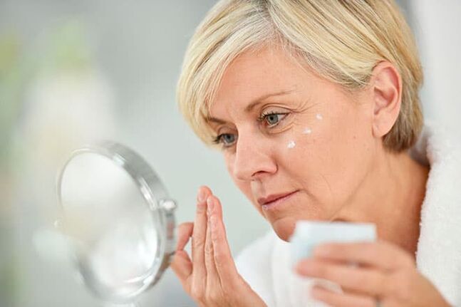 Aplikasi isuk-isuk moisturizer raray ditandaan 50+